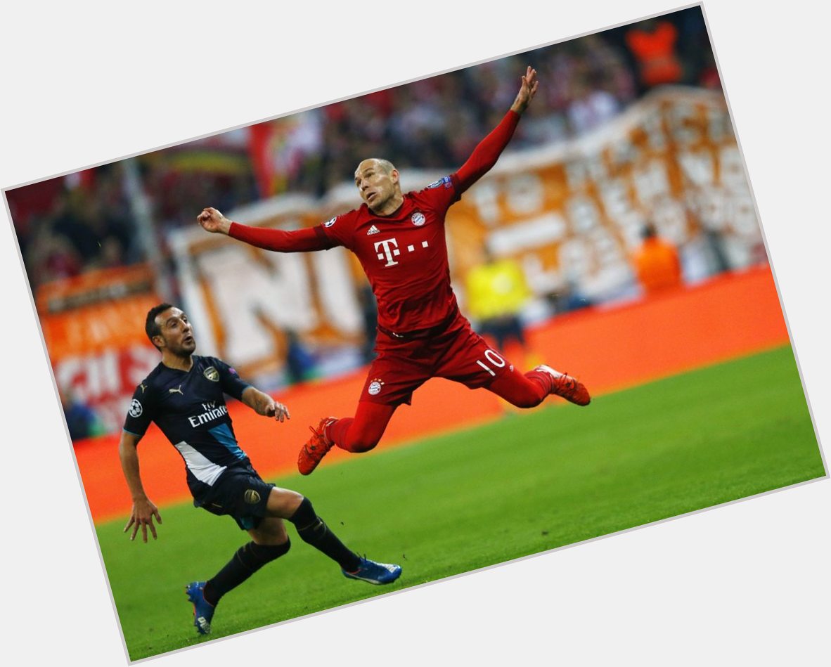    Happy Birthday to the one-footed wonder, Arjen Robben!

Touch, dribble, cut inside, repeat! 