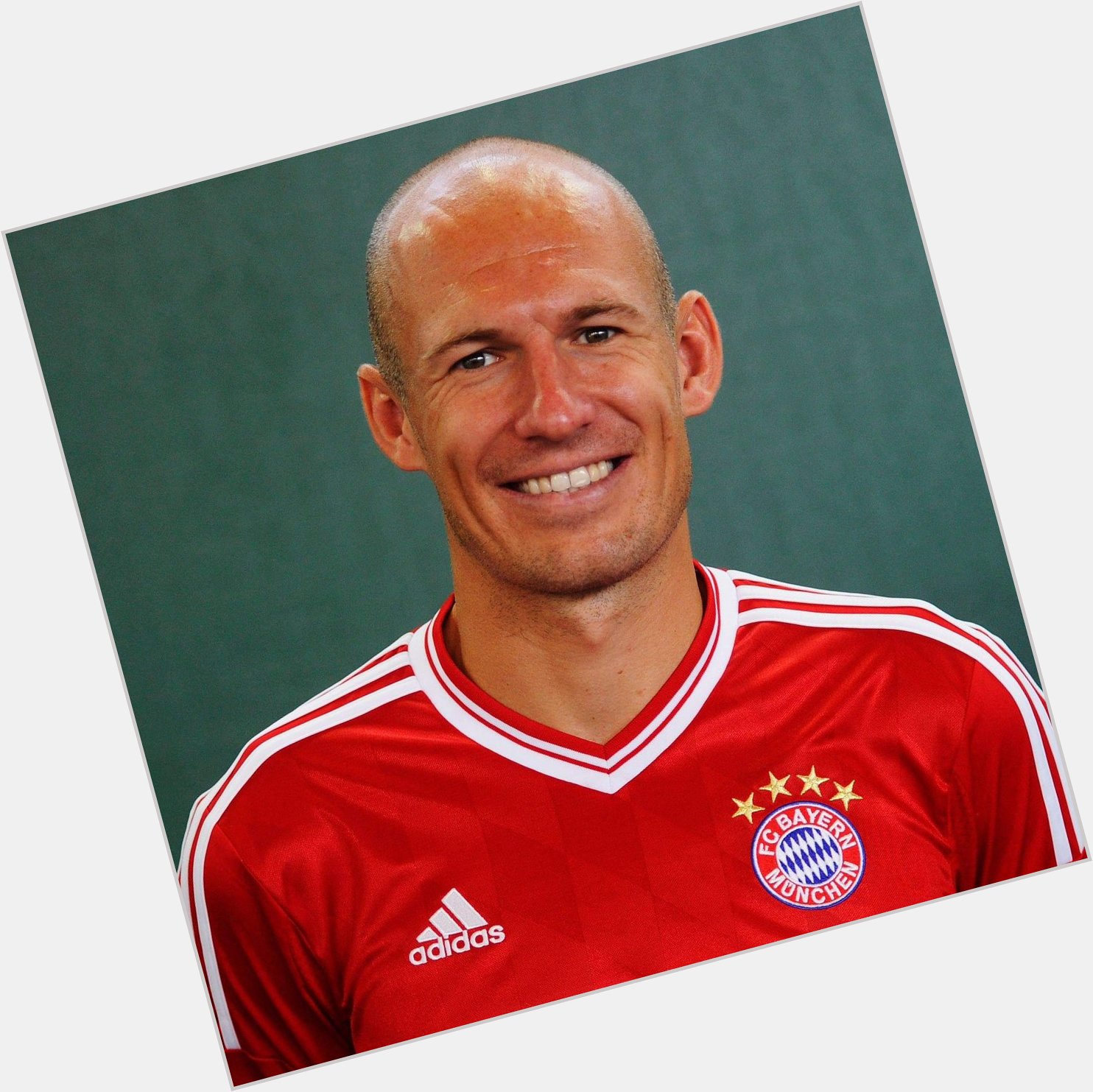 Happy birthday to one of the greatest swimming pool jumpers in football - Arjen Robben!    