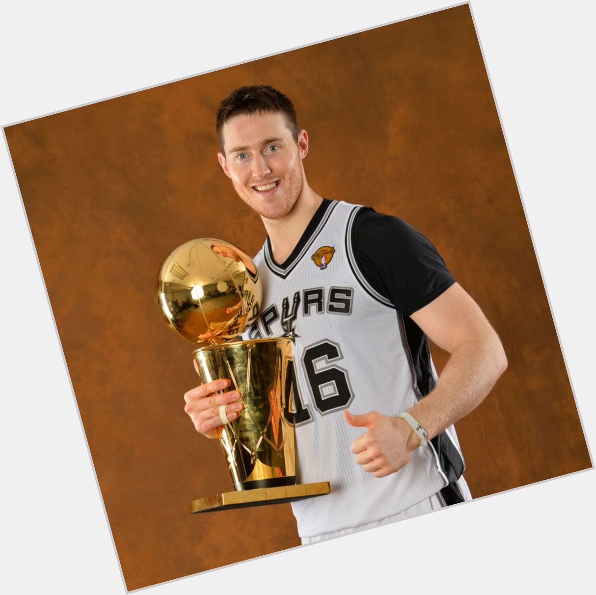  also says happy birthday to Aron Baynes! 