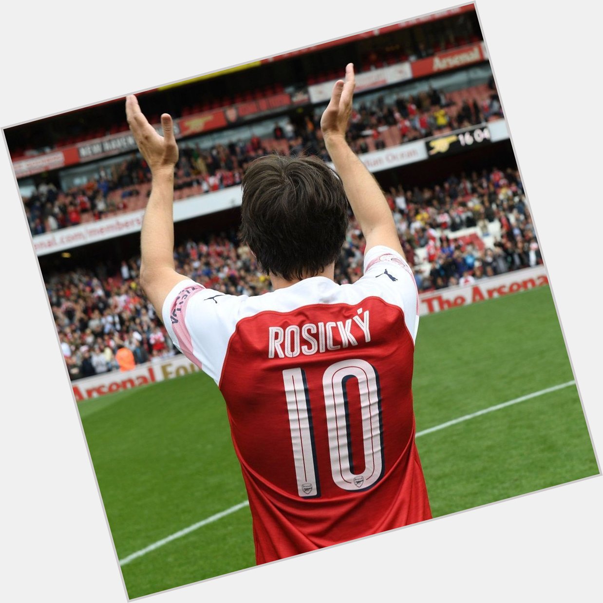  If you love football, you love Tomá Rosicky - Arsène Wenger. 

Happy 41st birthday to a true Gunner. 