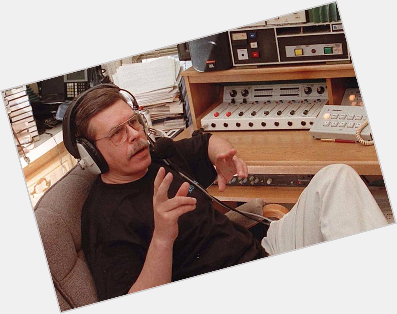 Happy bday to radio legend Art Bell. RIP
Nobody was better. 