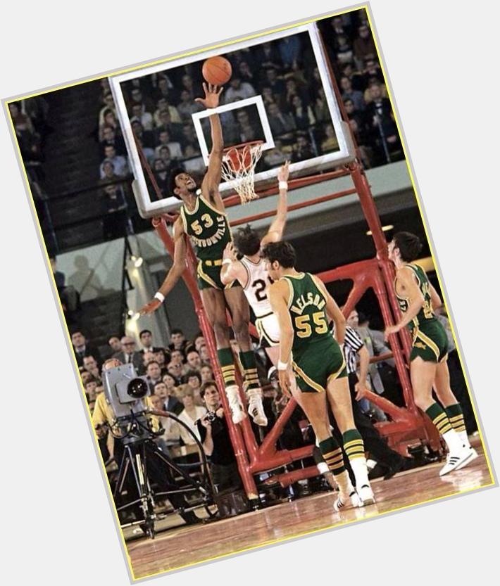 S/o & Happy Birthday to former and Hall of Famer Artis Gilmore.A baaaad man back in the day ! 