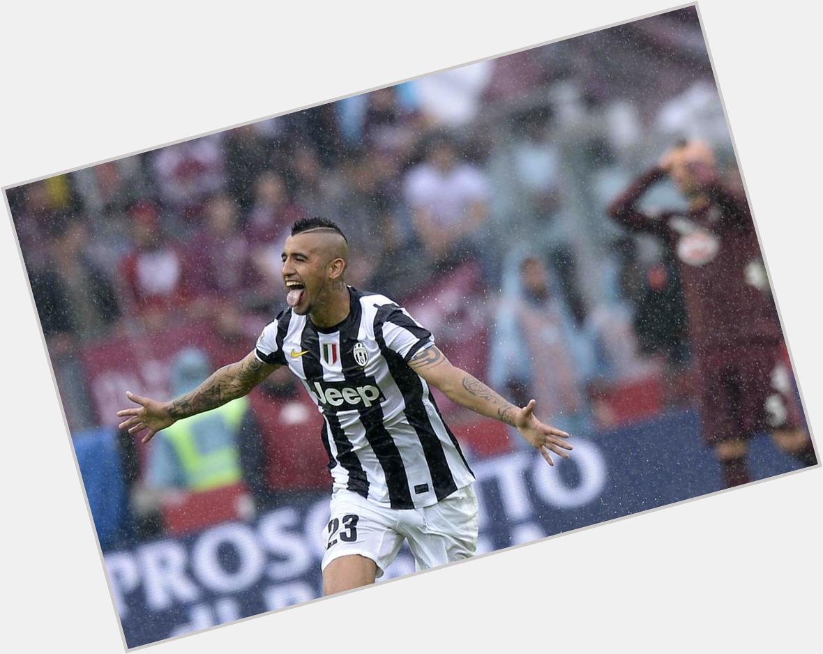 Happy 28th Birthday to Arturo Vidal! Over these past 4 years he\s won my heart by ALWAYS giving 110%. 