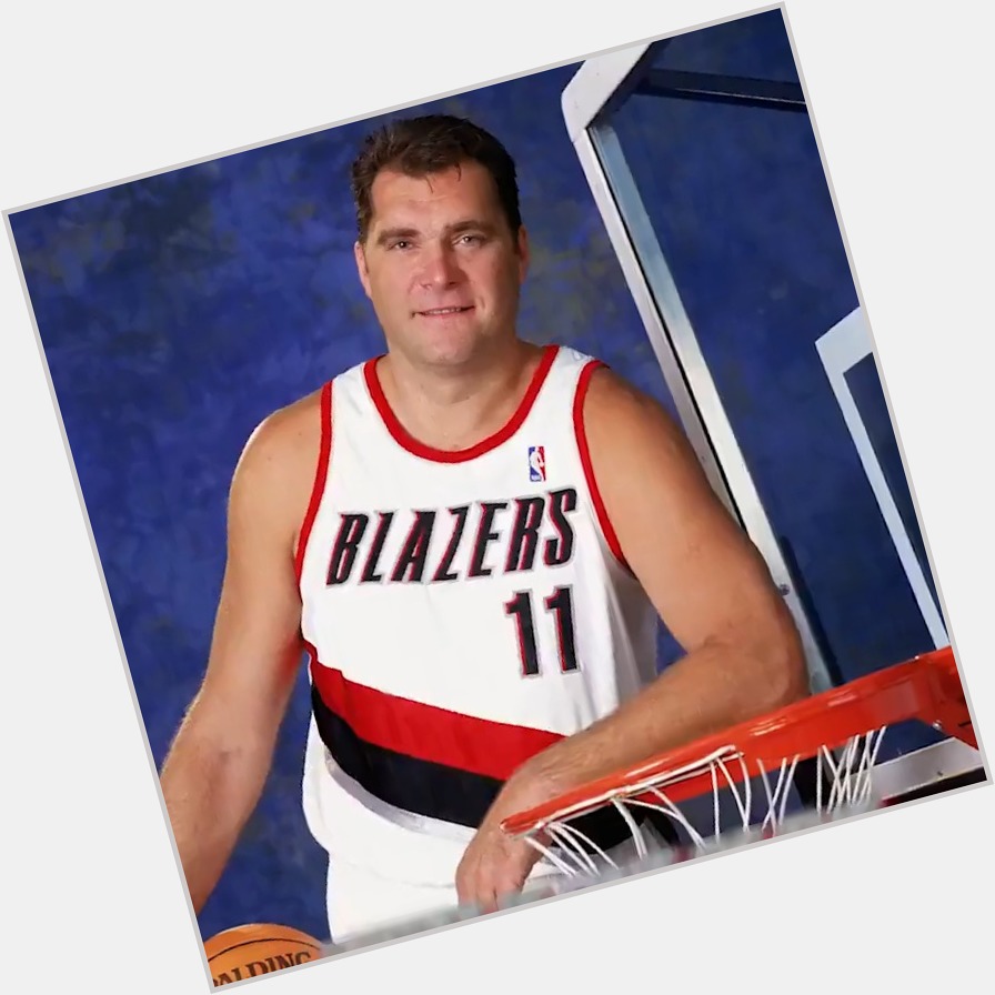 HAPPY BIRTHDAY TO ONE OF THE GREATEST OFFENSIVE & PASSING BIGS OF ALL-TIME, ARVYDAS SABONIS 