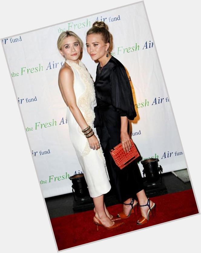 Happy 29th birthday to the Olsen twins! Oh how we love their style...  