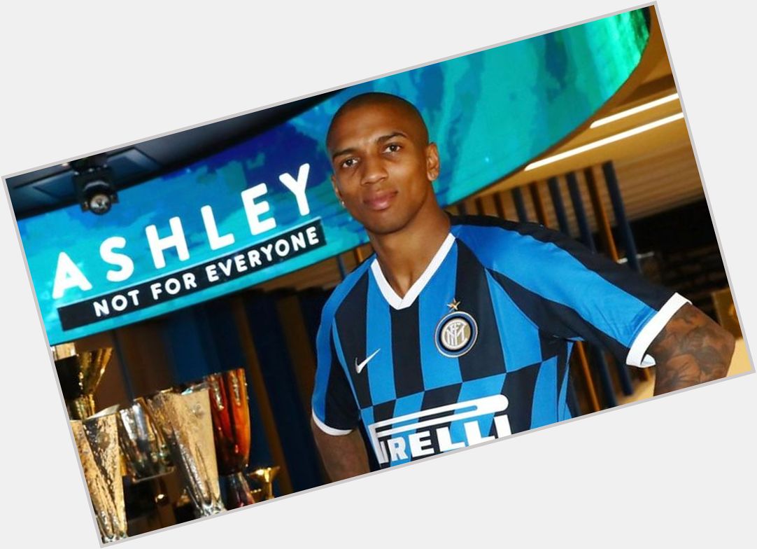 Photo Inter Wish Wing-Back Ashley Young A Happy Birthday   