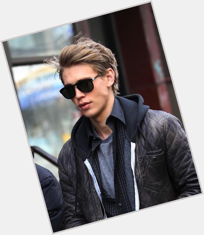 Happy birthday Austin Butler, you\re so hot and nice and hot and I love you and your relationship and your gf    