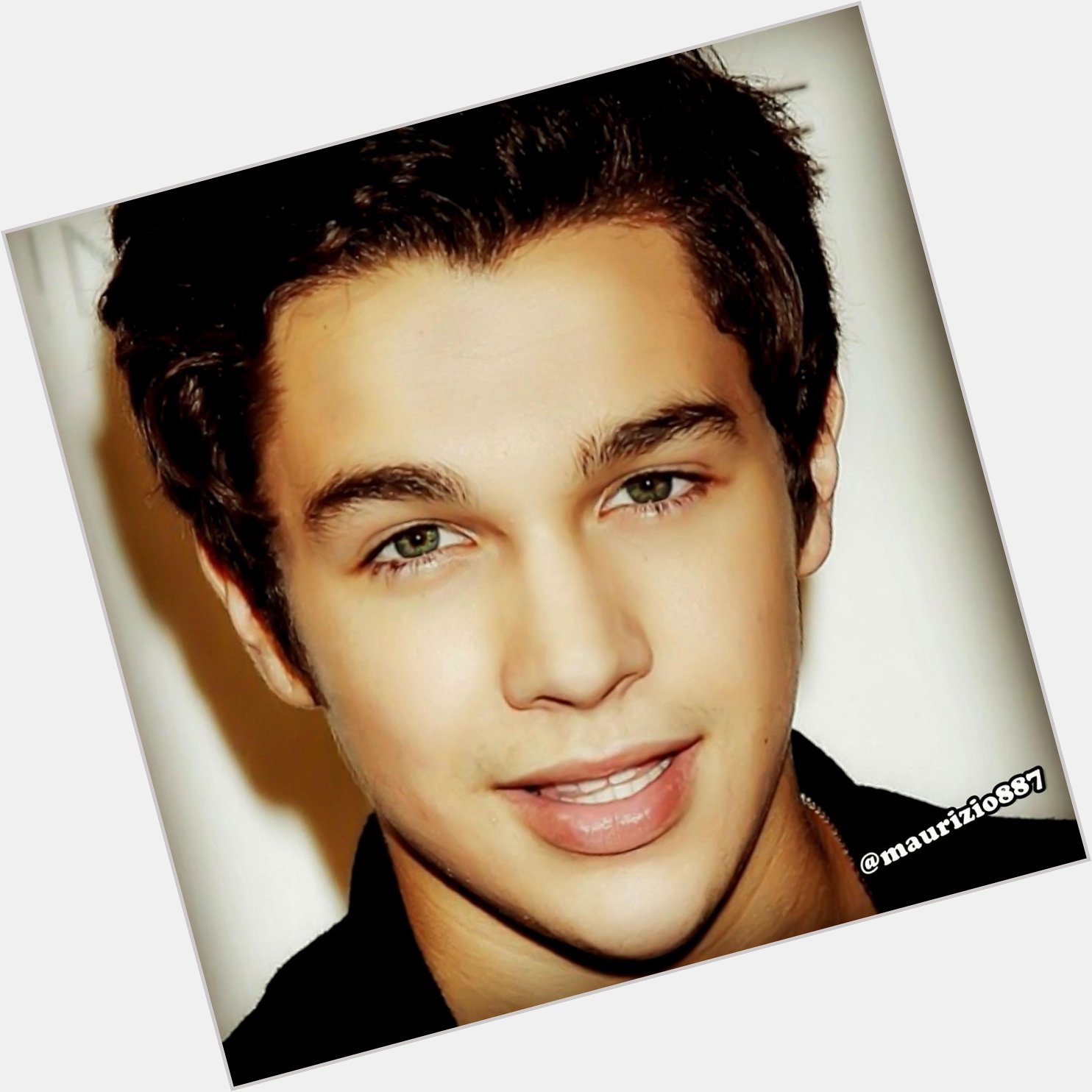 Your beautiful eyes! his music is the best, I love...just perfect!!! 
Happy Birthday... I love you   Austin Mahone 