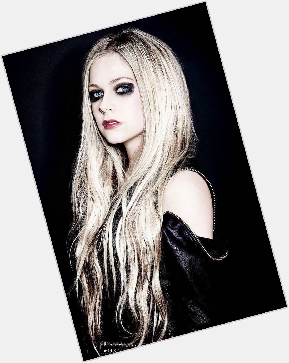 Avril Lavigne  Happy birthday  I love the music you make.

I love you.  