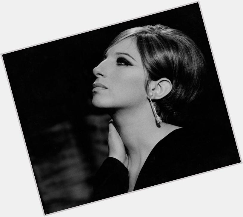 Mírala que natural posa ella...
Happy Birthday, Barbra Streisand! 