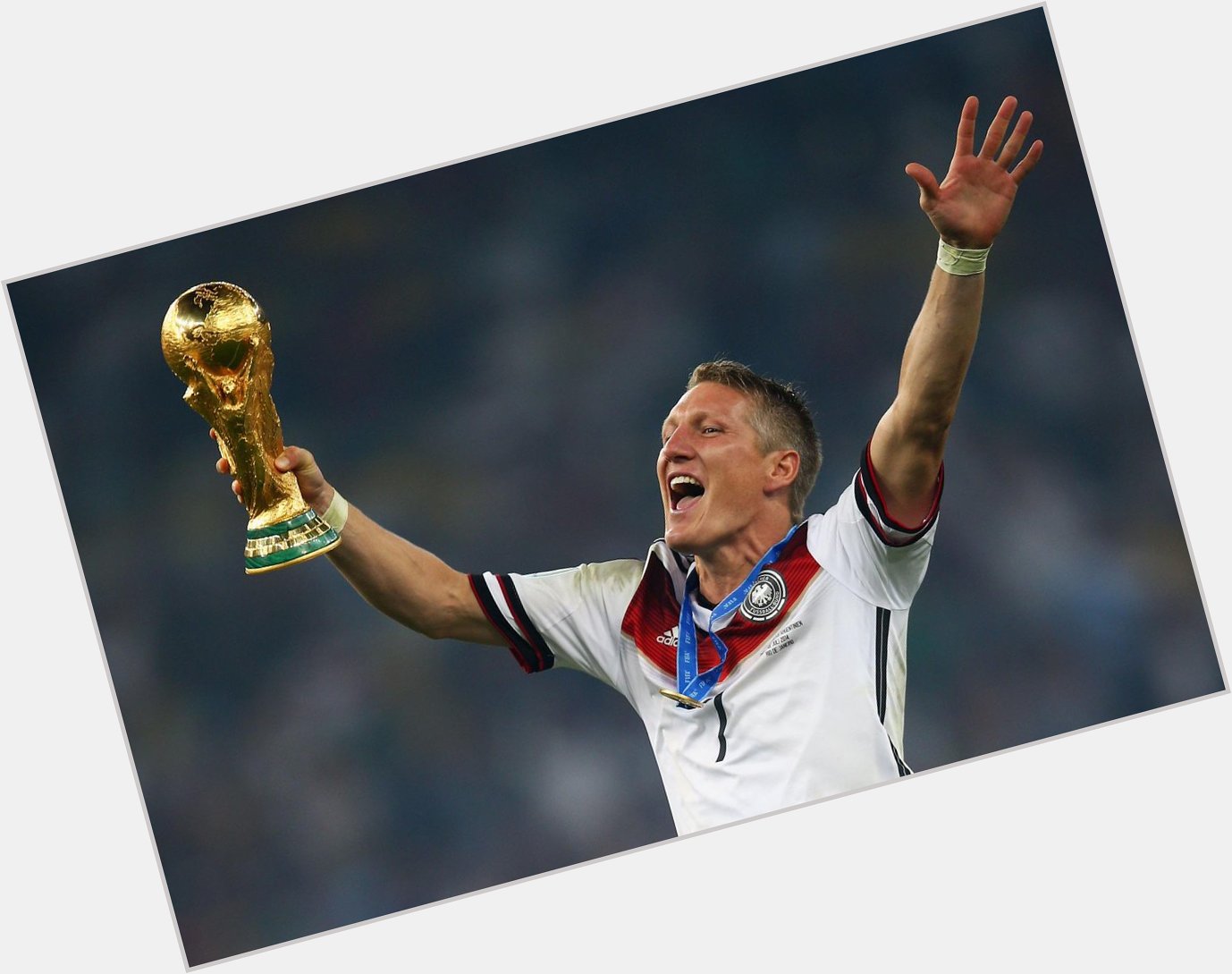  + Weltmeister = Fußballgott. Happy Birthday Bastian Schweinsteiger!   