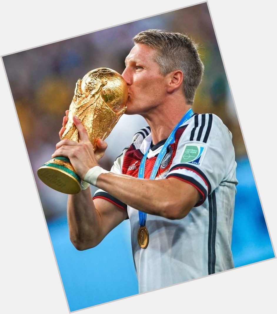 Happy birthday to Bastian Schweinsteiger who turns 38 today. 

Bangbet wishes you a great year ahead. 