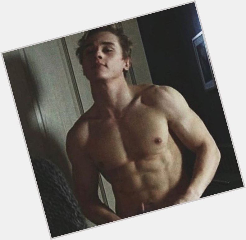 Happy birthday to the most attractive blonde I have EVER seen

 bless you ben hardy 