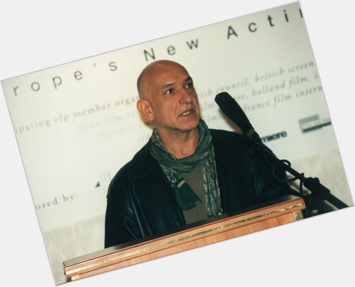 Sir Ben Kingsley once hosted the ceremony! He turns 71 today. Happy Birthday! BERLIN 1989 