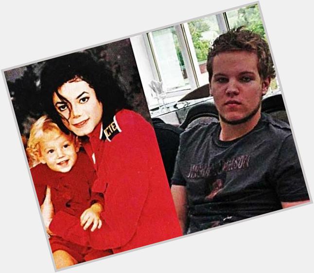 Hoje o filho da Lisa Marie Presley, Benjamin, completou 26 anos.

Happy 26th birthday, Benjamin Keough. 