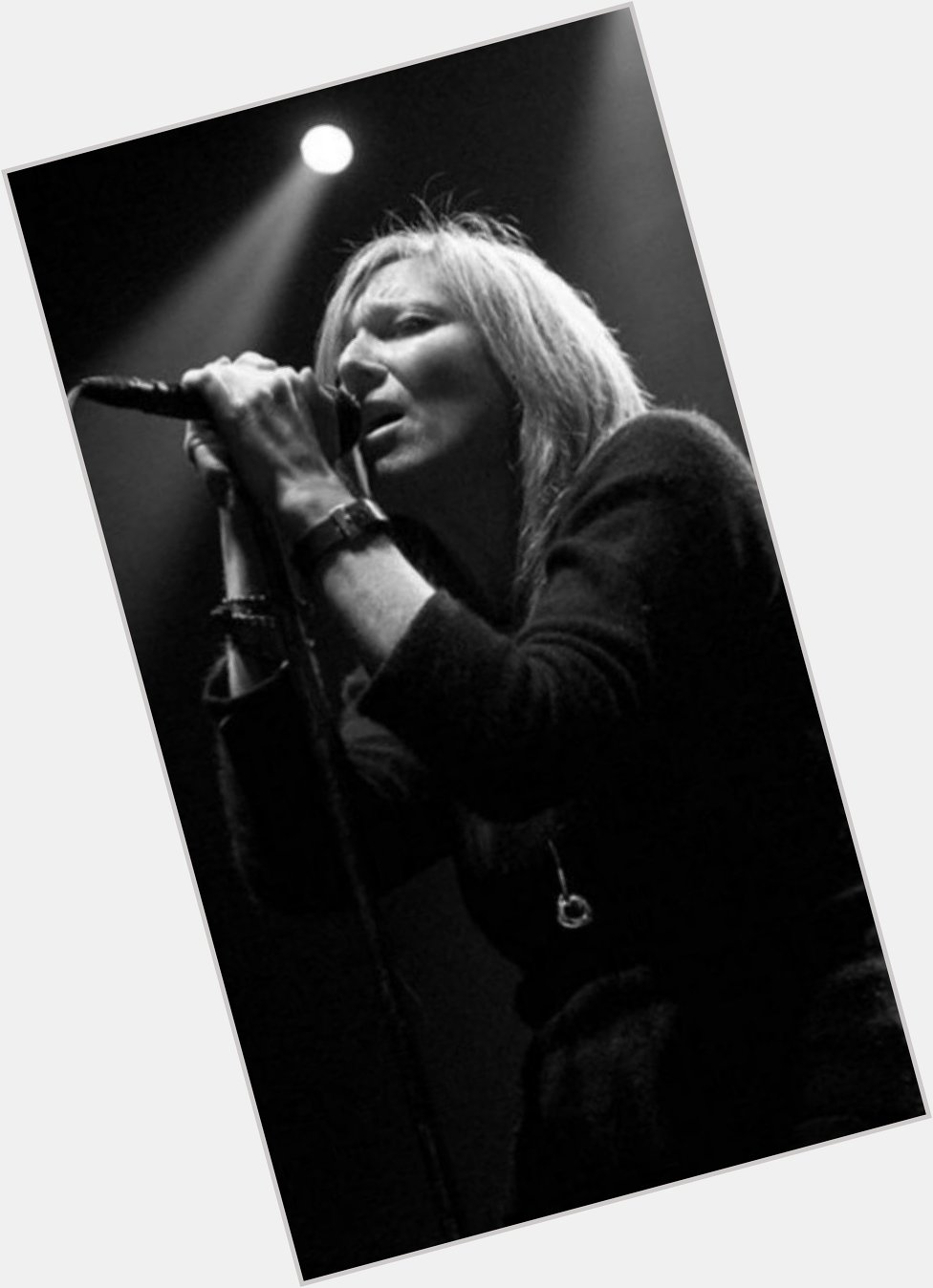 Happy 58th birthday to an absolute goddess of vocals, Beth Gibbons of Portishead. 