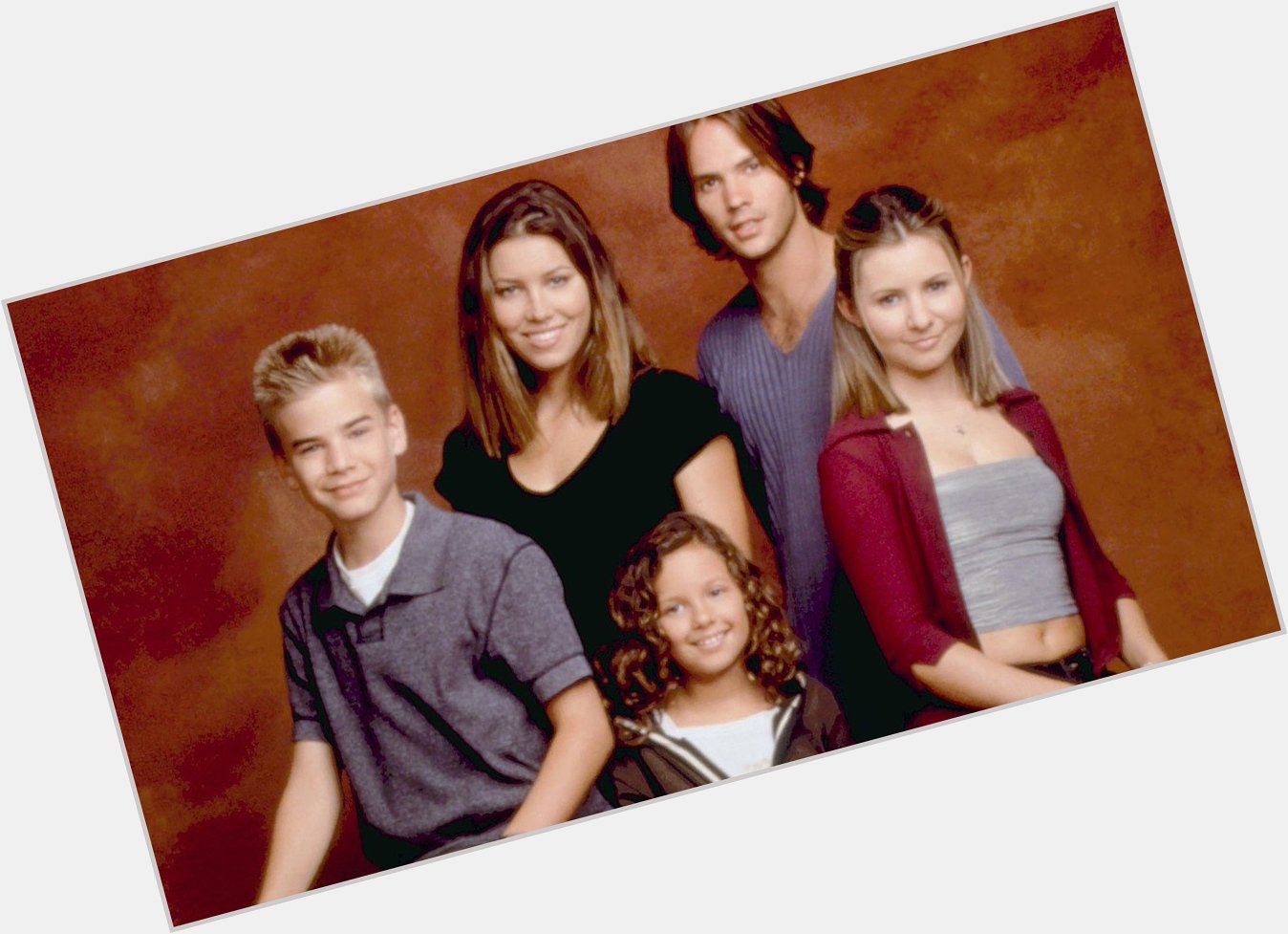 Jessica Biel wishes \7th Heaven\ sister Beverley Mitchell a happy birthday - see the pic  