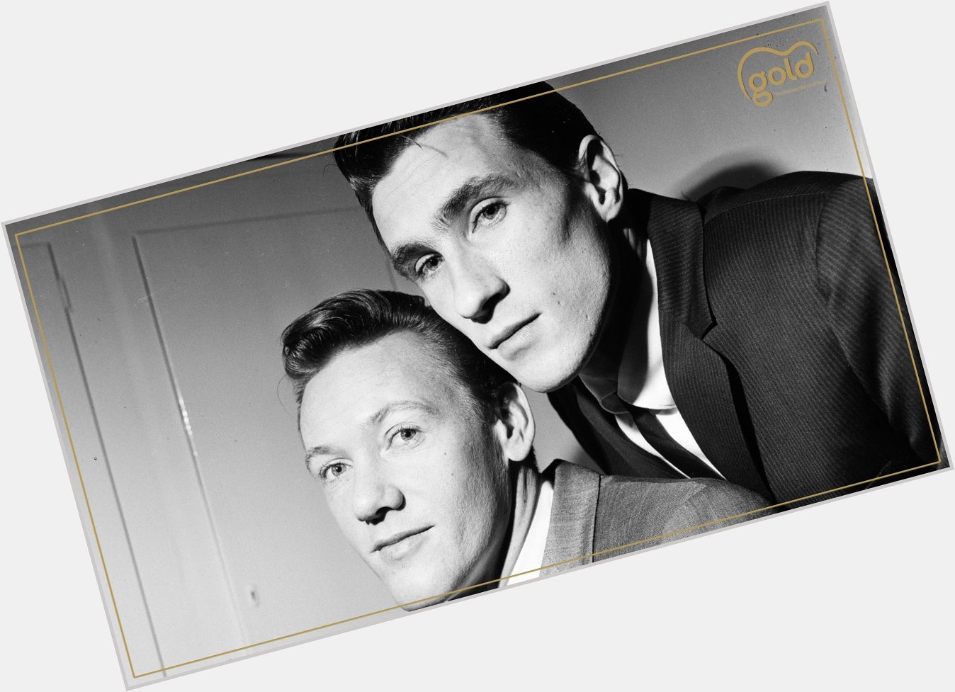 Happy 80th birthday, Bill Medley! Here he is looking rather suave with his fellow Righteous Brother Bobby... 