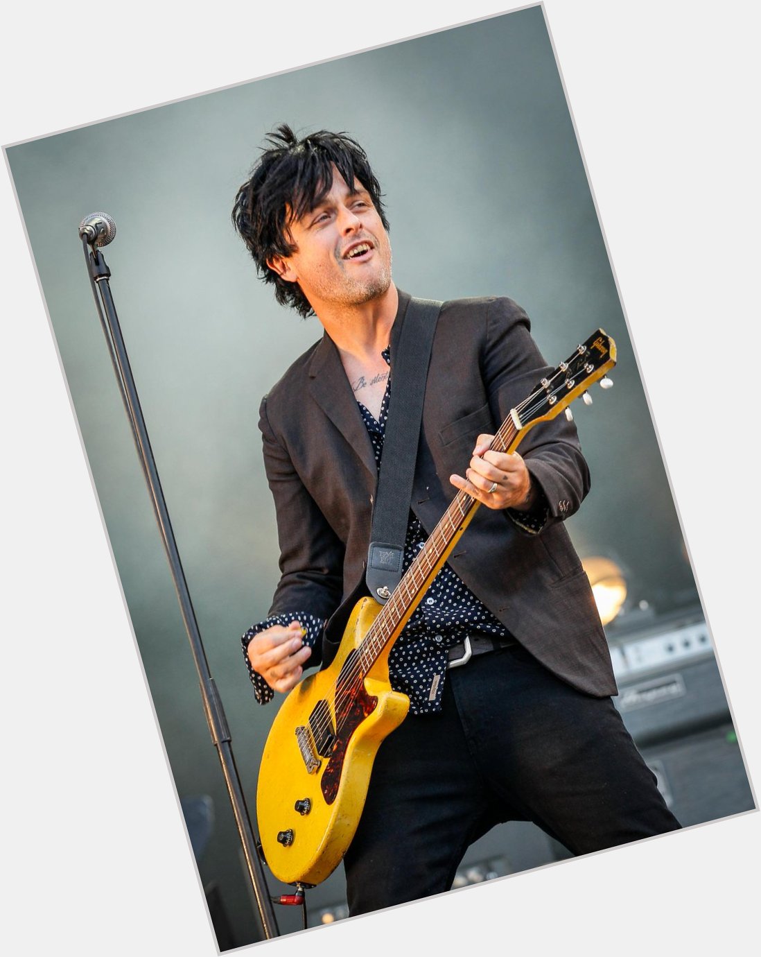 Happy 43rd Birthday to guitarist and singer who co-founded the punk band Billie Joe Armstrong! 