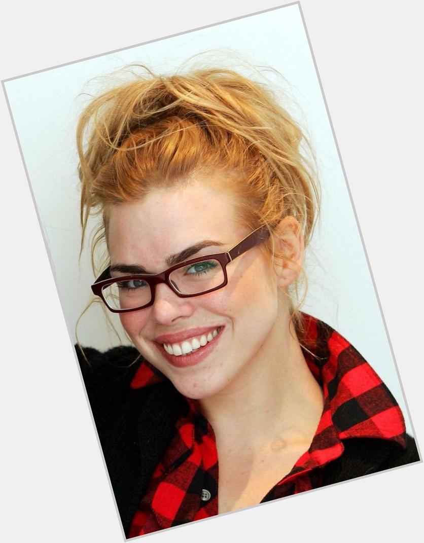 Happy 32nd birthday to English actress Billie Piper! Here she is pulling off some nice rectangular frames. 