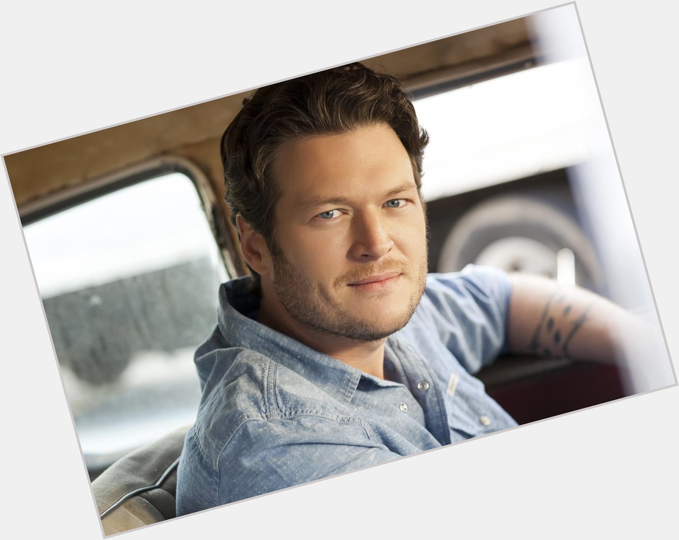 Happy 39th Birthday to Blake Shelton! Wishing you all the best   