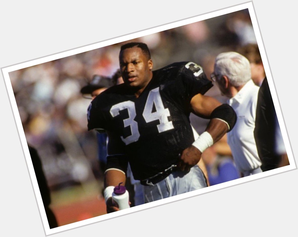 Happy birthday to Bo Jackson, the greatest athlete in the history of sports. 