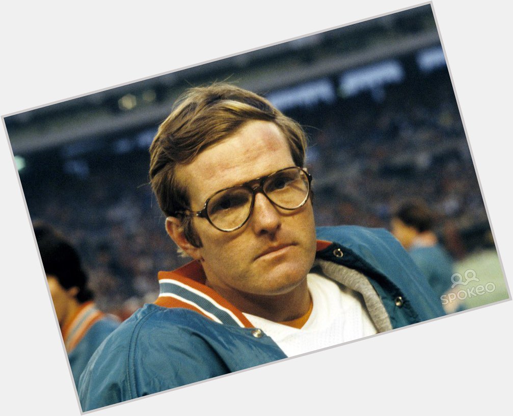 Happy birthday to Hall of Fame QB Bob Griese who was the first NFL player to rock glasses during a game. Nerd! 
