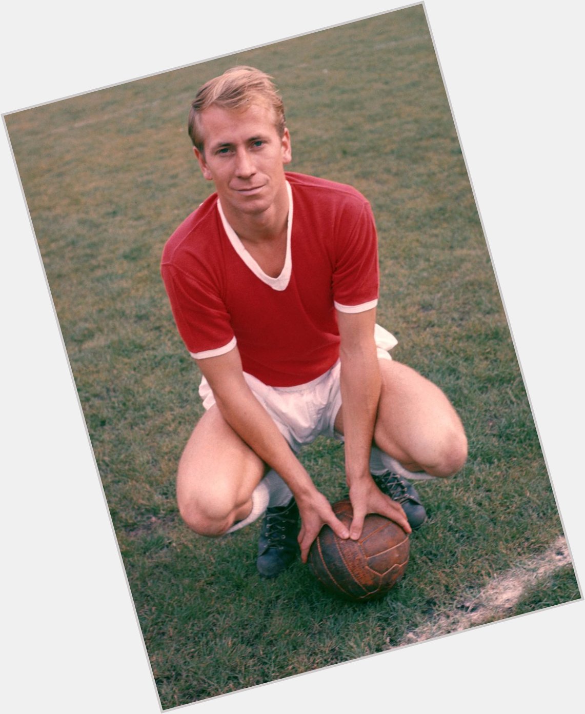 Happy 84th birthday to and Engladn legend Bobby Charlton 