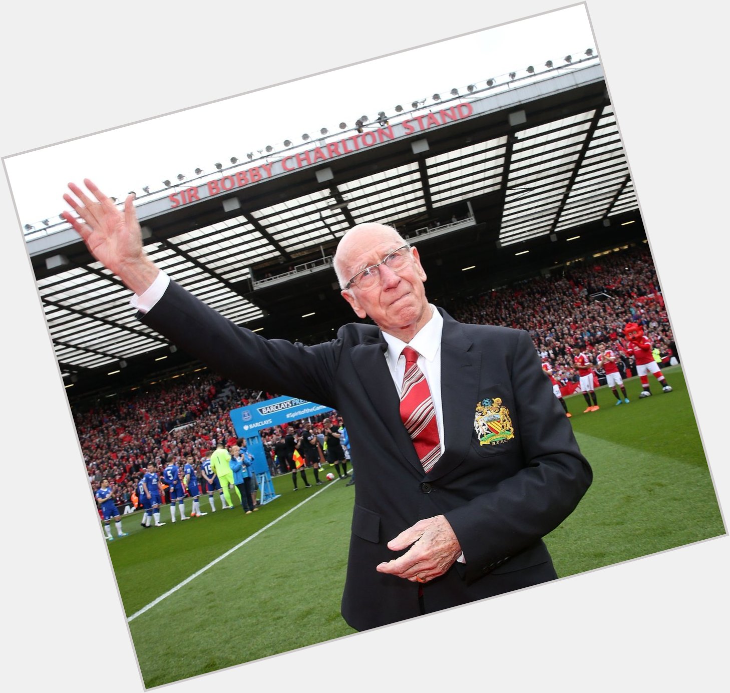 Happy 85th birthday to Sir Bobby Charlton.    