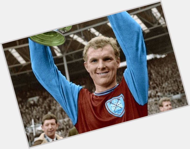 Happy Birthday to West Ham and England legend Bobby Moore, who would have been 77 today. 