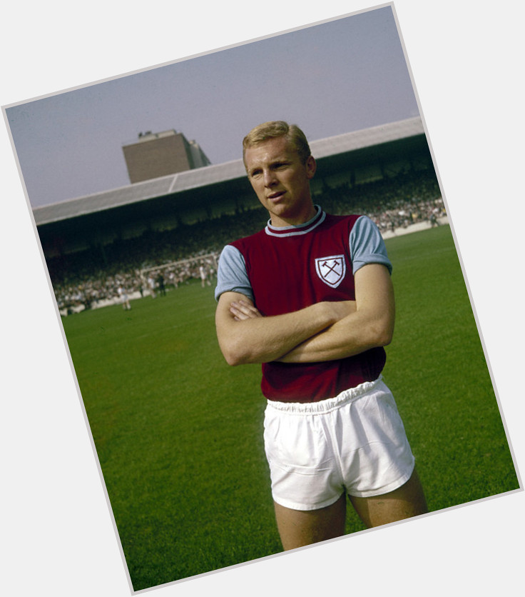 Happy heavenly 80th birthday to this legend 

Bobby Moore 