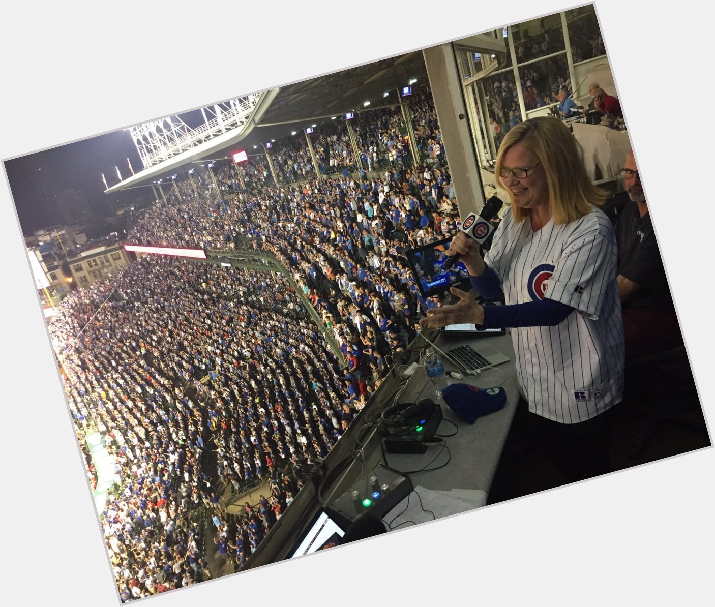 Today we wish a very happy birthday to one of the biggest Cubs fans around, our great friend Bonnie Hunt! 