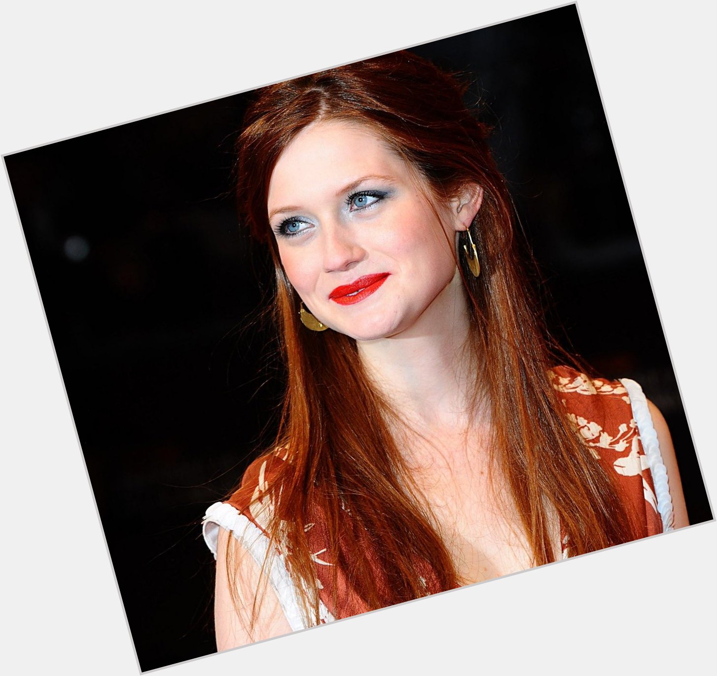 Happy 24th birthday to Bonnie Wright! We hope you have a magical day!  