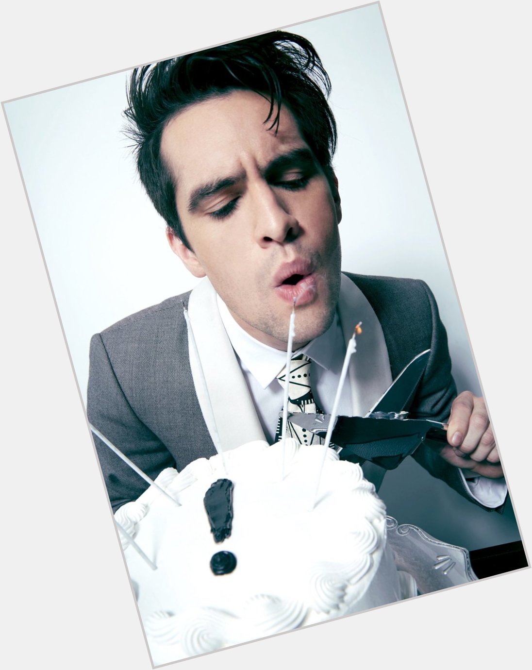 Happy birthday Brendon Urie!!! I love an amazingly talented artist. 