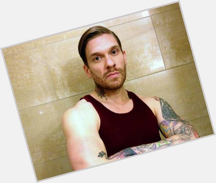 Happy Birthday Brent Smith (SHINEDOWN). A new album is coming any moment now... 
