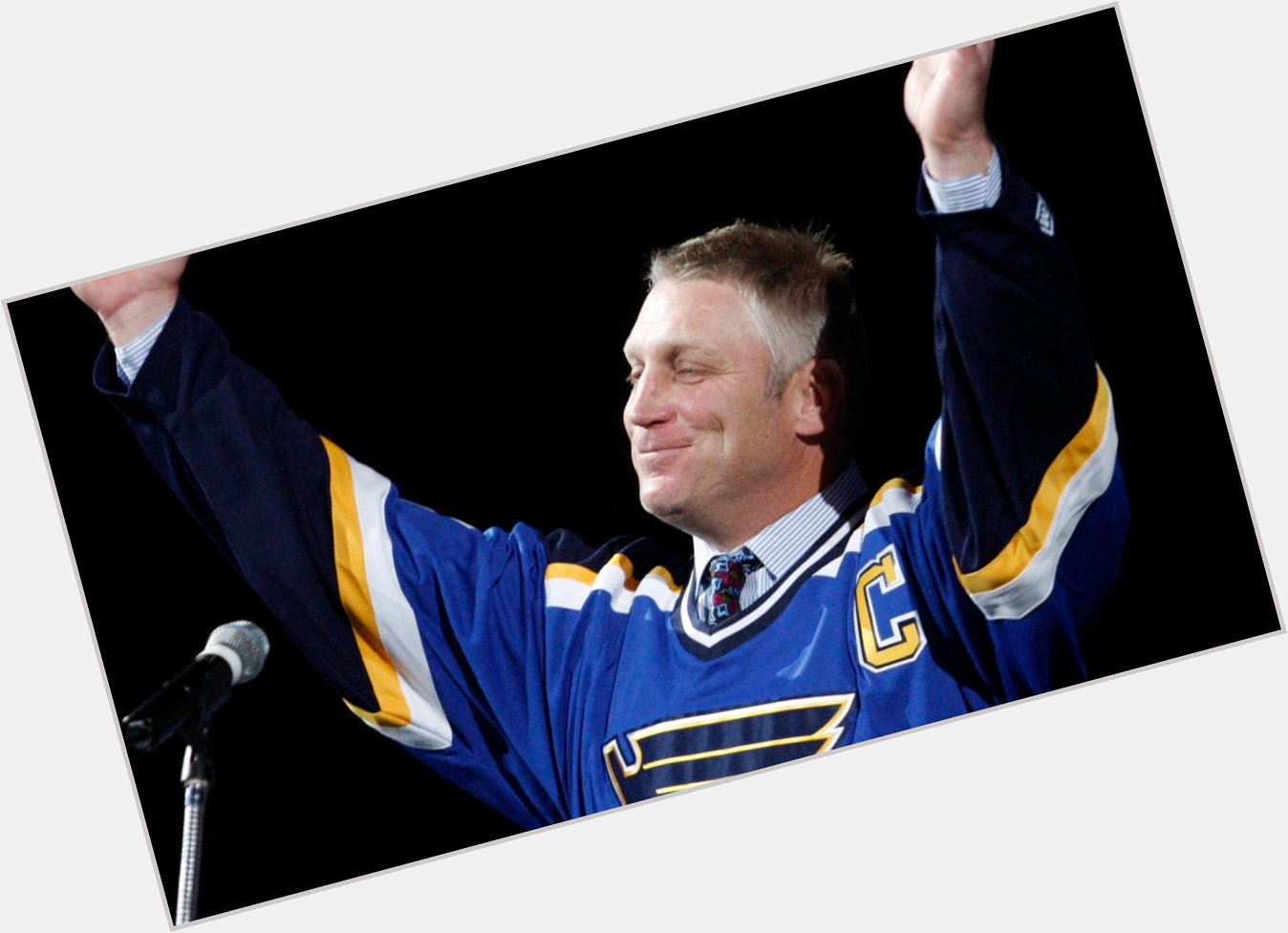 Happy 51st birthday Brett Hull. He\s 1 of 2 players in NHL history to score 50 goals in 50 games in multiple seasons 