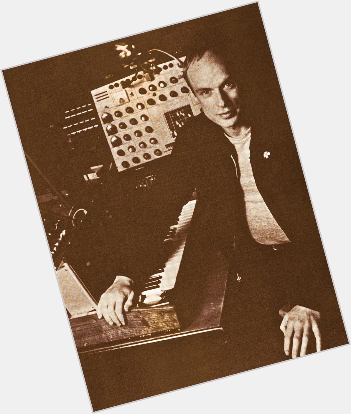 Happy birthday to musician, composer, producer, & artist Brian Eno, who brought a Minimoog to Bowie\s Berlin Trilogy 
