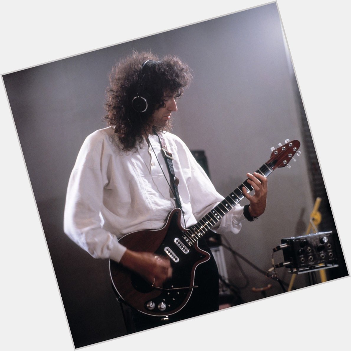 Happy 72nd Birthday the one & only Guitar legend Brian May! 