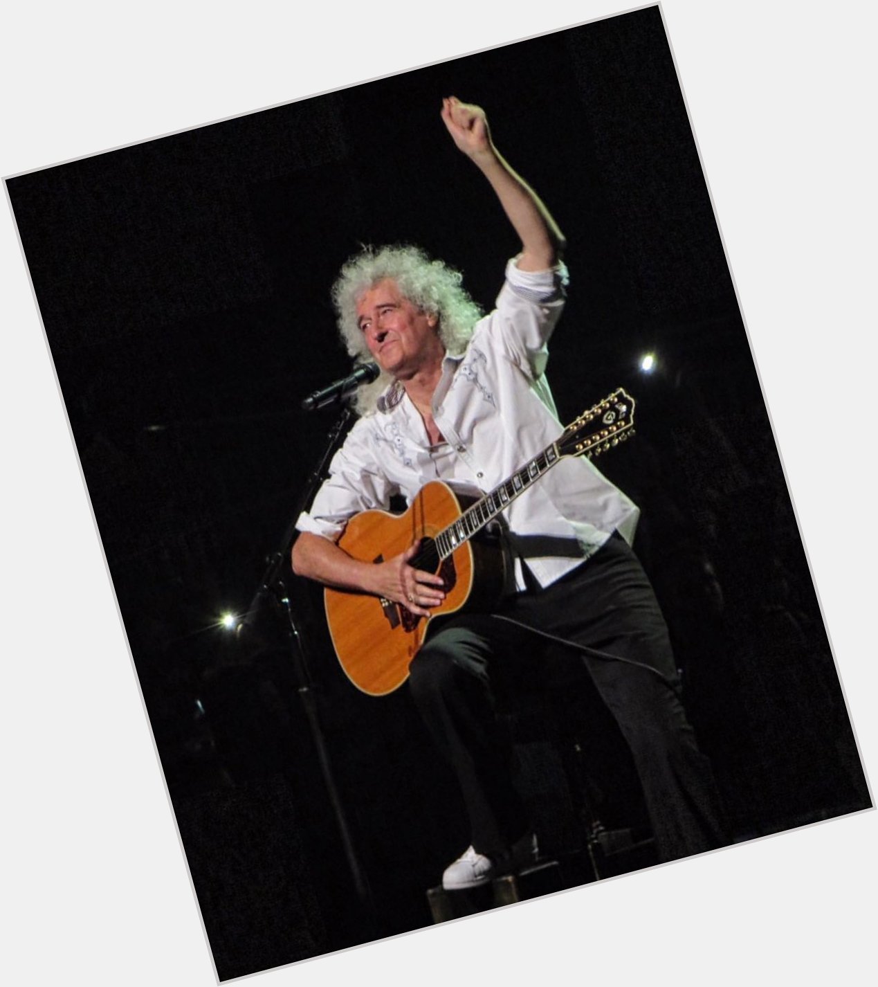 Happy birthday men.
Brian may, guitarist of the best band in history 