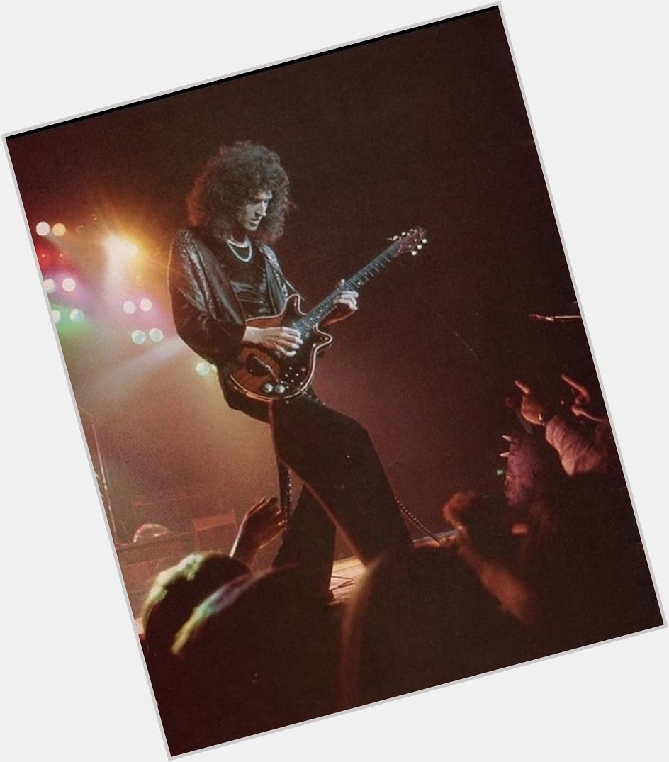 WE HAVE ANOTHER BIRTHDAY TODAY Y\ALL
happy birthdayyy brian may 