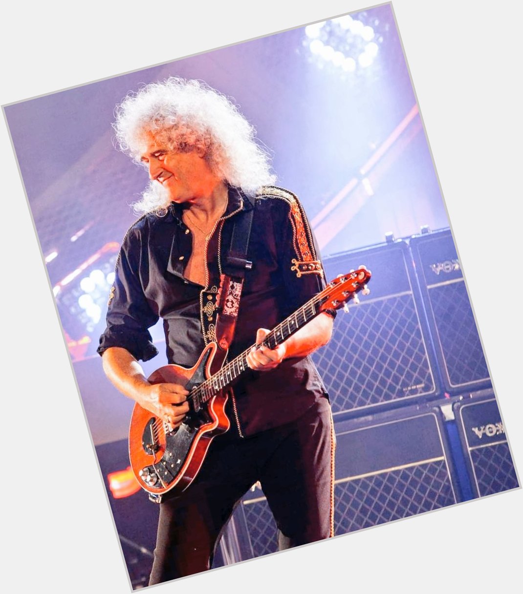   Wishing a very happy 75th birthday to the absolute rocklegend Brian May! 