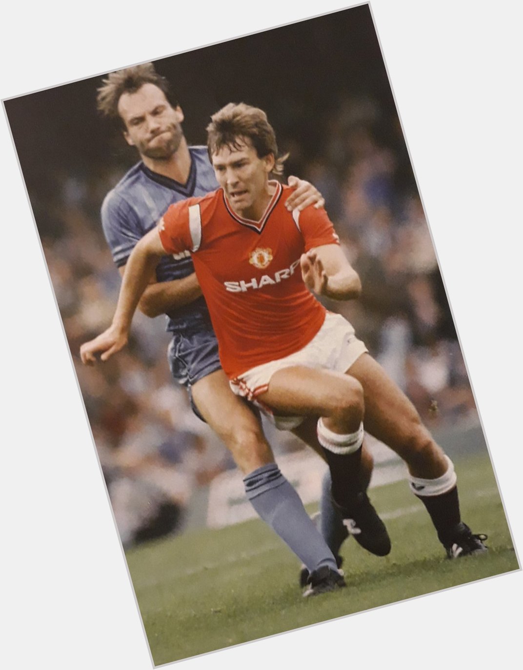 Bryan Robson, Manchester United F.C., 62 years old today. Happy Birthday Captain Marvel ! 