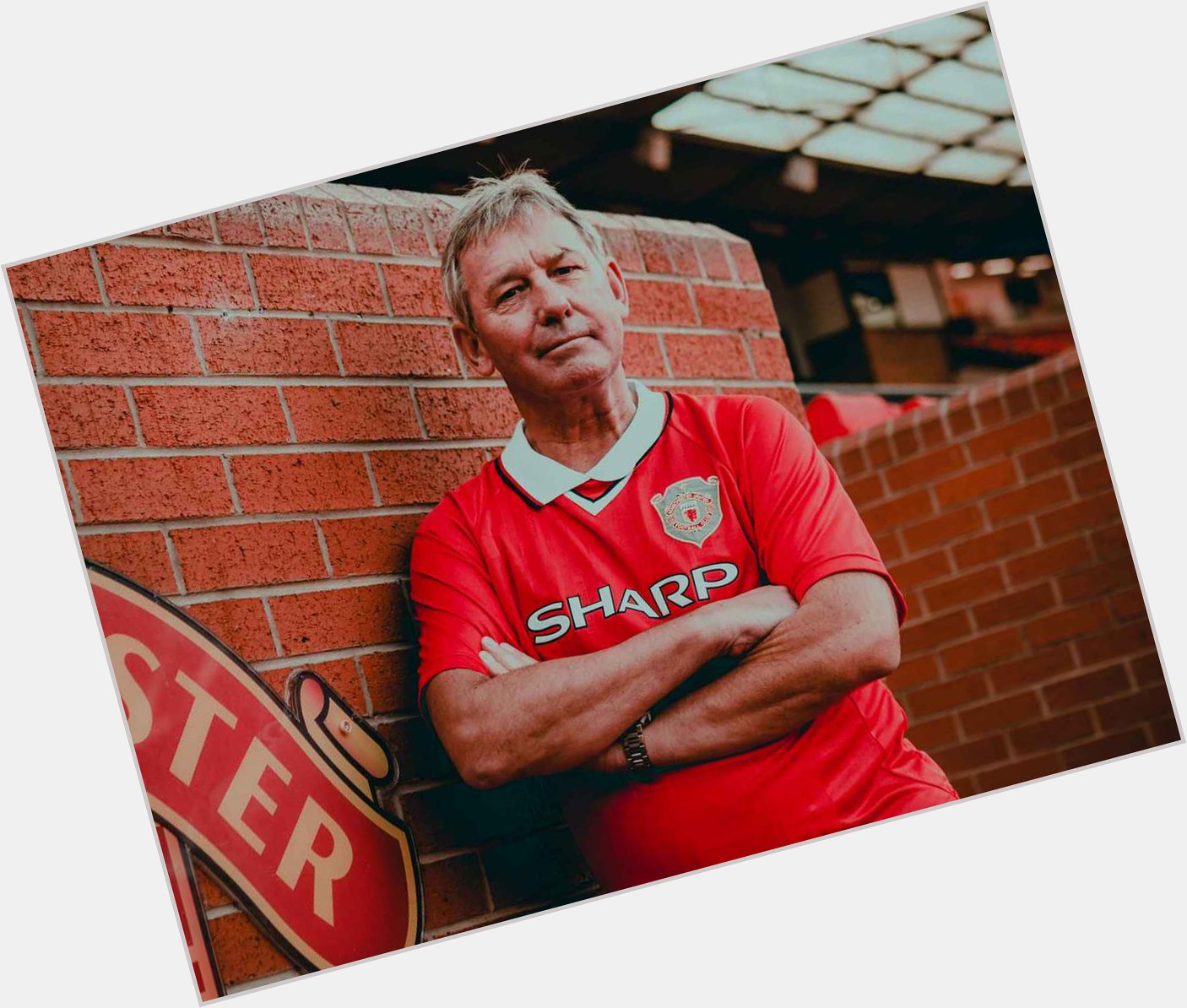  Happy Birthday, Bryan Robson !       Sending you best wishes on your 6 6 th birthday 