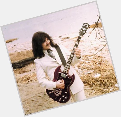 Happy birthday to Buck Dharma, seen here in a rare photo that captures his natural habitat and seasonal plumage. 