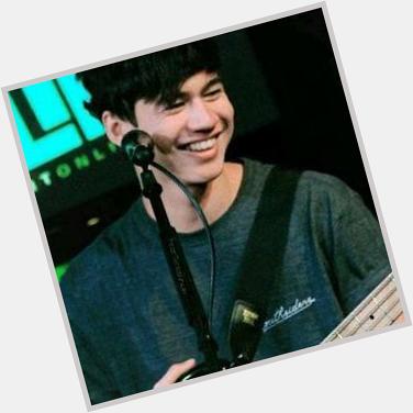Happy 19th birthday Calum Hood! Thank you for making us happy, remember that we\re always here for you. We love you! 