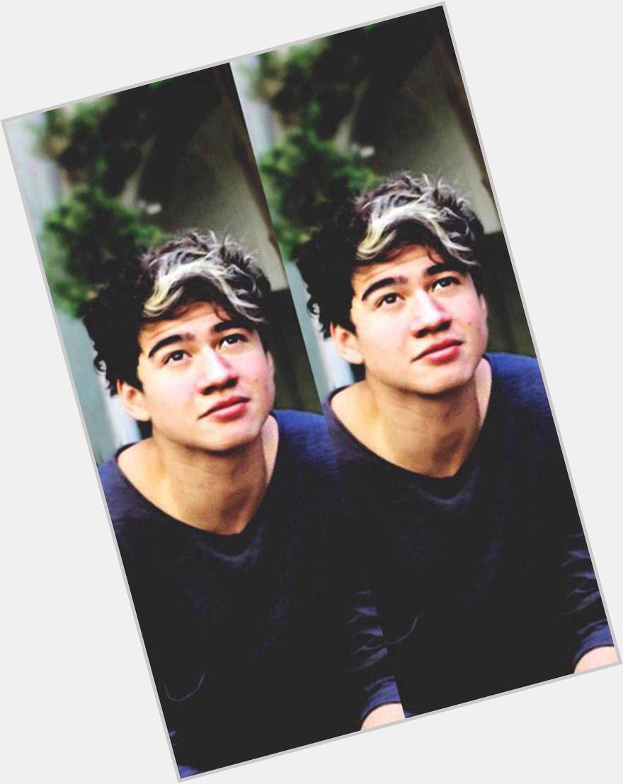 Happy Birthday to the lovely Calum Hood. Hope you have a great day!! You\re amazing     