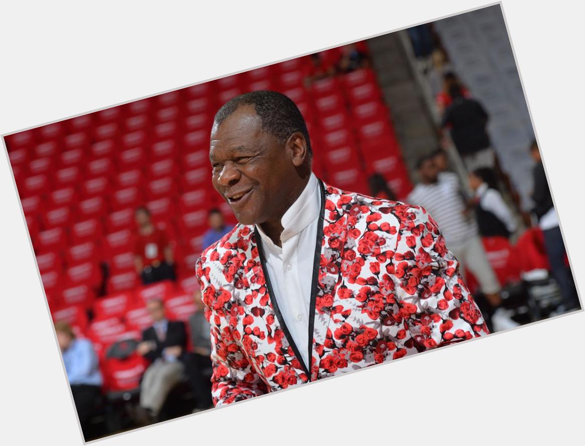Happy Birthday to Hall-of-Famer Calvin Murphy. His suit game is always strong. 