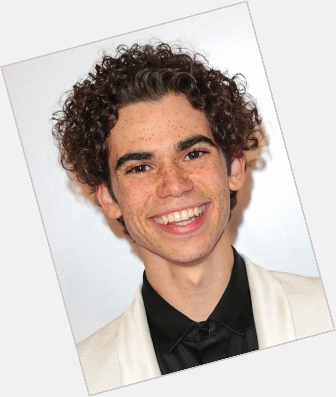 I want to wish Cameron Boyce a happy birthday. Today he would of been 21. 