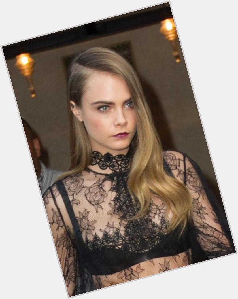 Happy Birthday Cara! Here\s why you\re the queen of mousey hair...  
