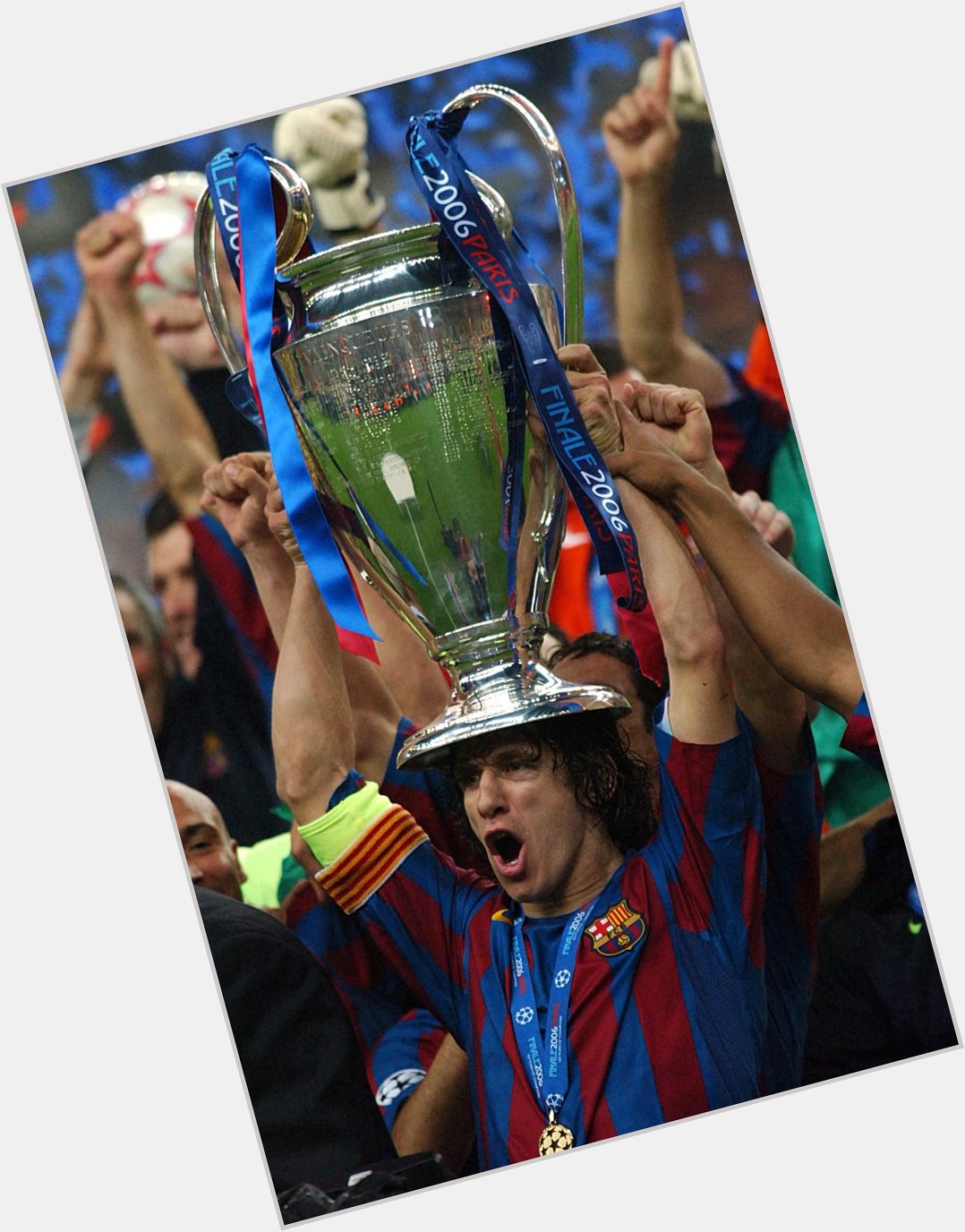  Carles Puyol...

- Seasons: 15

- Games: 663

- Trophies: 21

Happy birthday to the Barcelona legend 